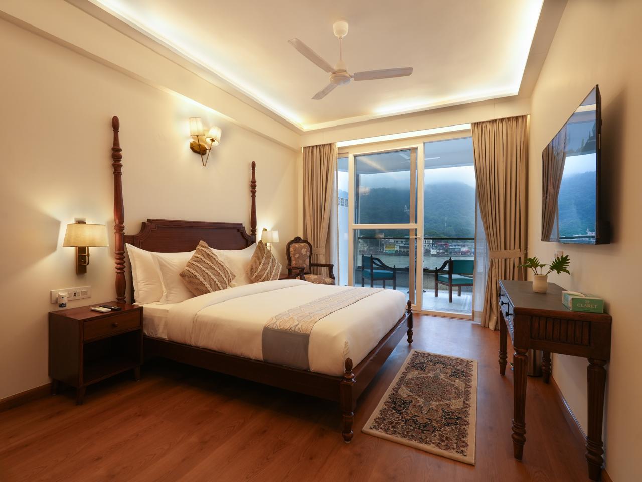 Elegant room with Ganga view at MadhvM
